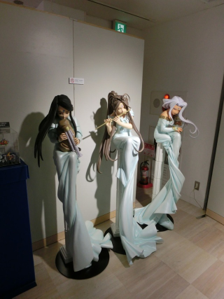 Illustration for article titled Japanese Plastic Figurines and Dioramas Sure Are Cool